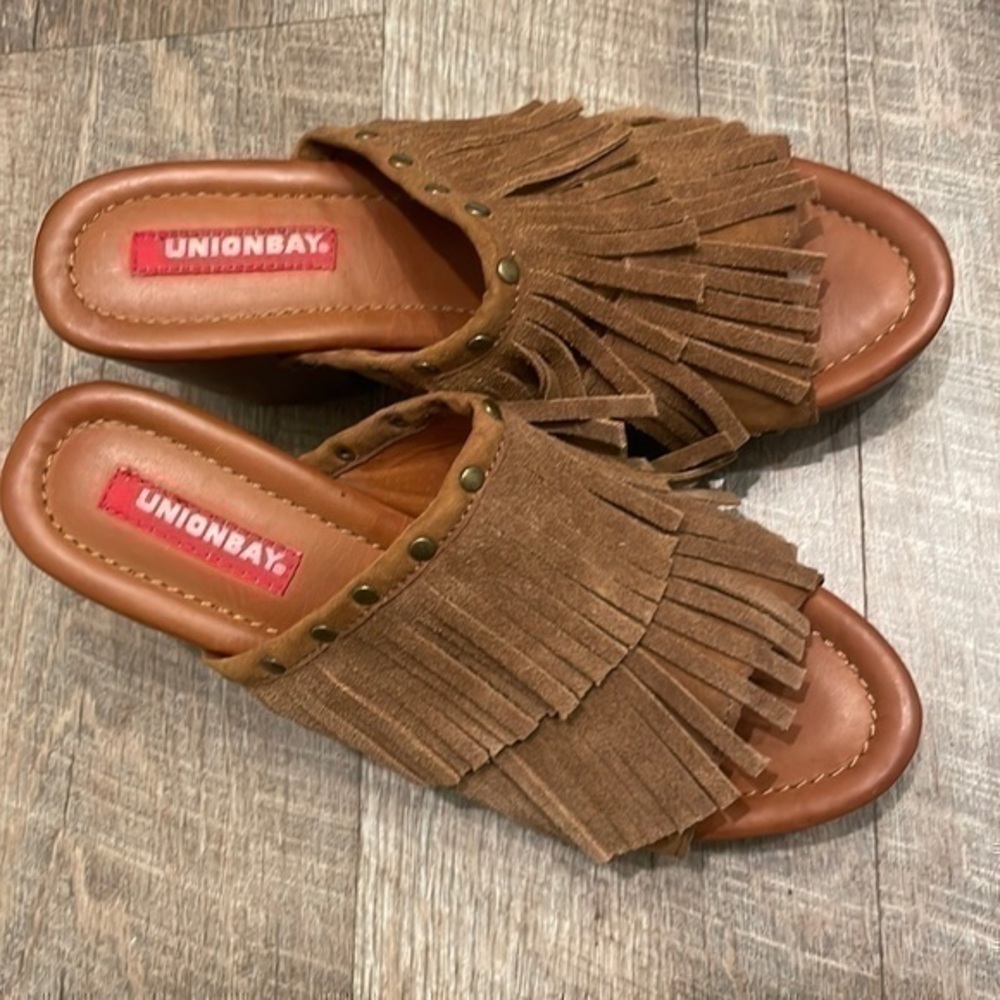 UnionBay Brown vegan leather suede fringed platform heels size 8 - Picture 2 of 10